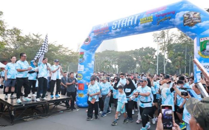 Bupati Tangerang Maesyal Rasyid melepas 1100 peserta Fun Run 5K Wisata Kreatif Tangerang 2026 di garis start SQP Serpong Kabupaten Tangerang