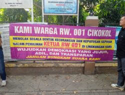 Tolak Ketua RW Hasil Tunjukan Lurah, Puluhan Warga Cikokol Geruduk Kantor Kelurahan Tuntut PSU