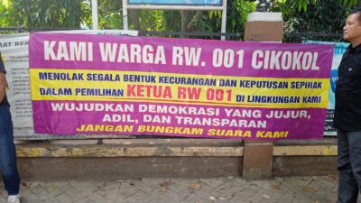 Tolak Ketua RW Hasil Tunjukan Lurah, Puluhan Warga Cikokol Geruduk Kantor Kelurahan Tuntut PSU