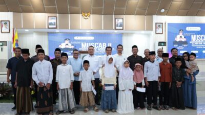 Bupati Tangerang Moch Maesyal Rasyid foto bersama IKA PMII dan anak yatim saat Muscab di GSG Puspemkab
