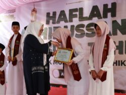 Wabup Intan ke Santri Daarul Hikmah: Jangan Lupakan Air Mata dan Doa Orang Tua