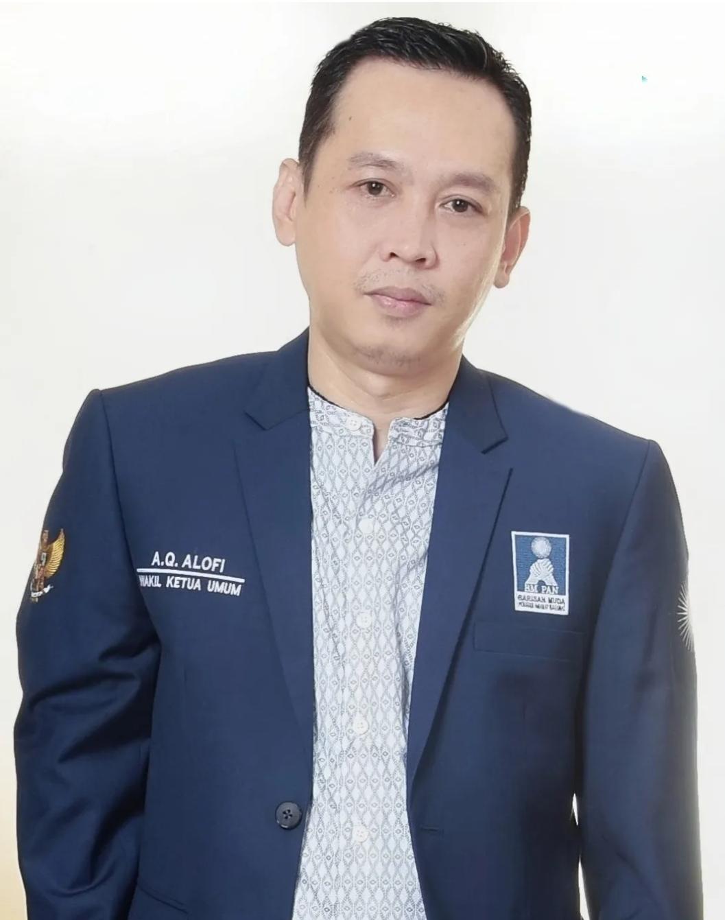Achmad Qayyimel Alofi Ketua Panlih Kongres VII BM PAN mengenakan jas almamater BM PAN