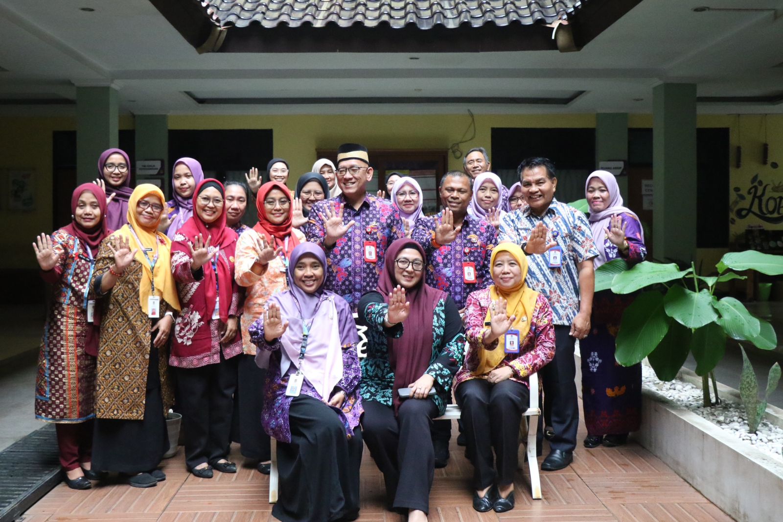 Wabup Tangerang Intan Nurul Hikmah foto bersama Tim Percepatan Penurunan Stunting Kabupaten Tangerang
