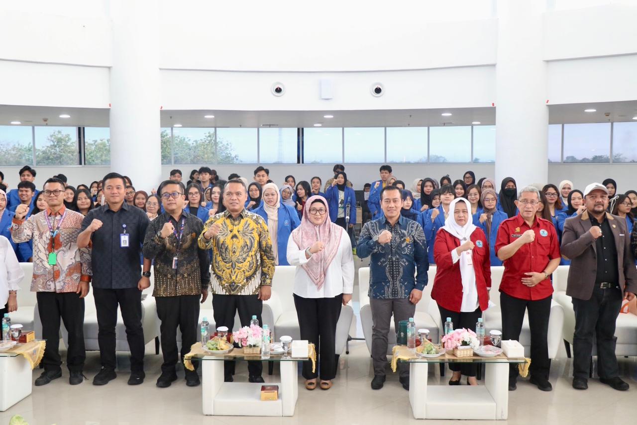 Wakil Bupati Tangerang Intan Nurul Hikmah foto bersama peserta dan tamu undangan Talkshow HANI 2026