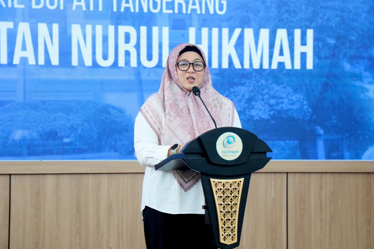 Wakil Bupati Tangerang Intan Nurul Hikmah memberikan sambutan pada Talkshow HANI 2026 di Universitas Esa Unggul Citra Raya