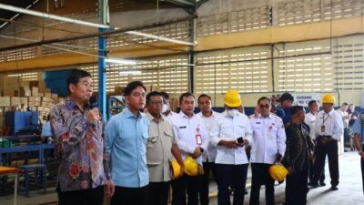 wapres gibran rakabuming raka sekda soma atmaja tinjau pabrik united motor curug