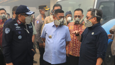 Andra Soni Tinjau Kebakaran TPA Jatiwaringin, Sebut Cuaca Paling Panas 30 Tahun Terakhir
