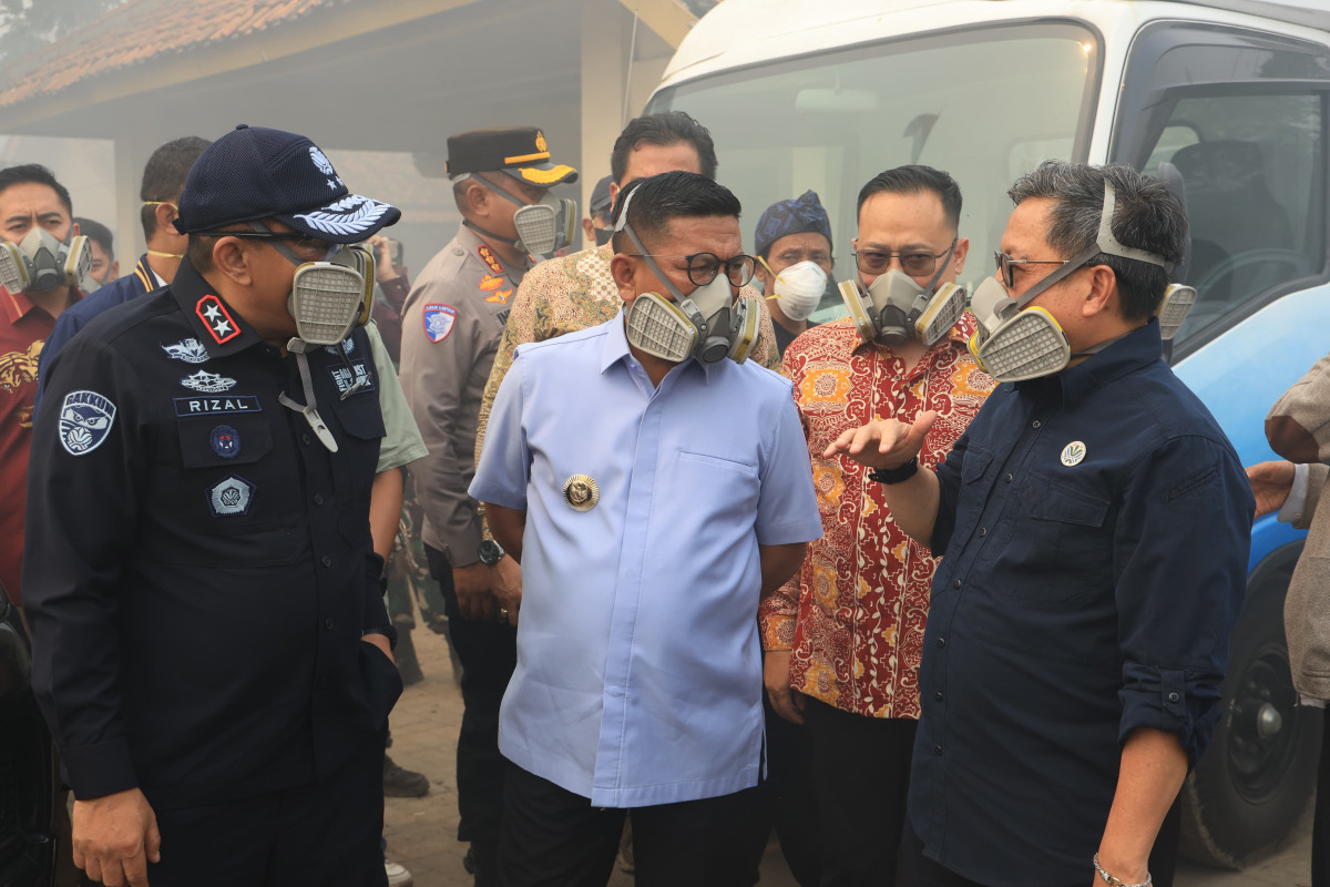 Andra Soni Tinjau Kebakaran TPA Jatiwaringin Mauk Tangerang