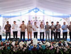 Apresiasi Gotong Royong Warga, Gubernur Andra Soni: Hal Baik di Kampung Cengkok Harus Diduplikasi