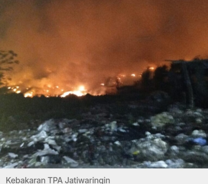 Kondisi kebakaran TPA Jatiwaringin Mauk yang menimbulkan asap pekat dan dikeluhkan warga sekitar