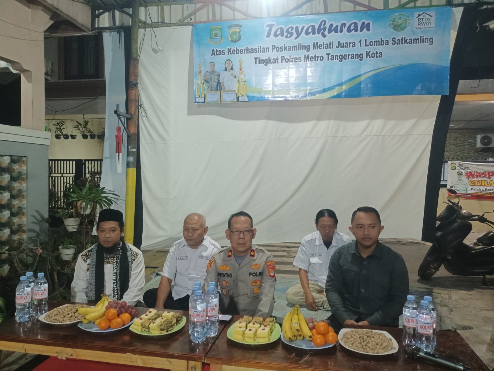 Kapolsek Tangerang dan Lurah Sukasari menghadiri tasyakuran Poskamling Melati juara 1 Satkamlin