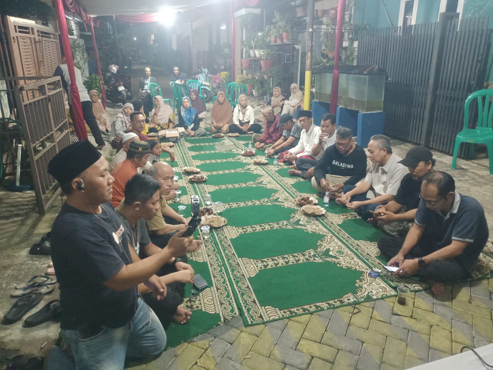 Warga RW 01 Sukasari tasyakuran Poskamling Melati juara Satkamling Polres Tangerang Kota