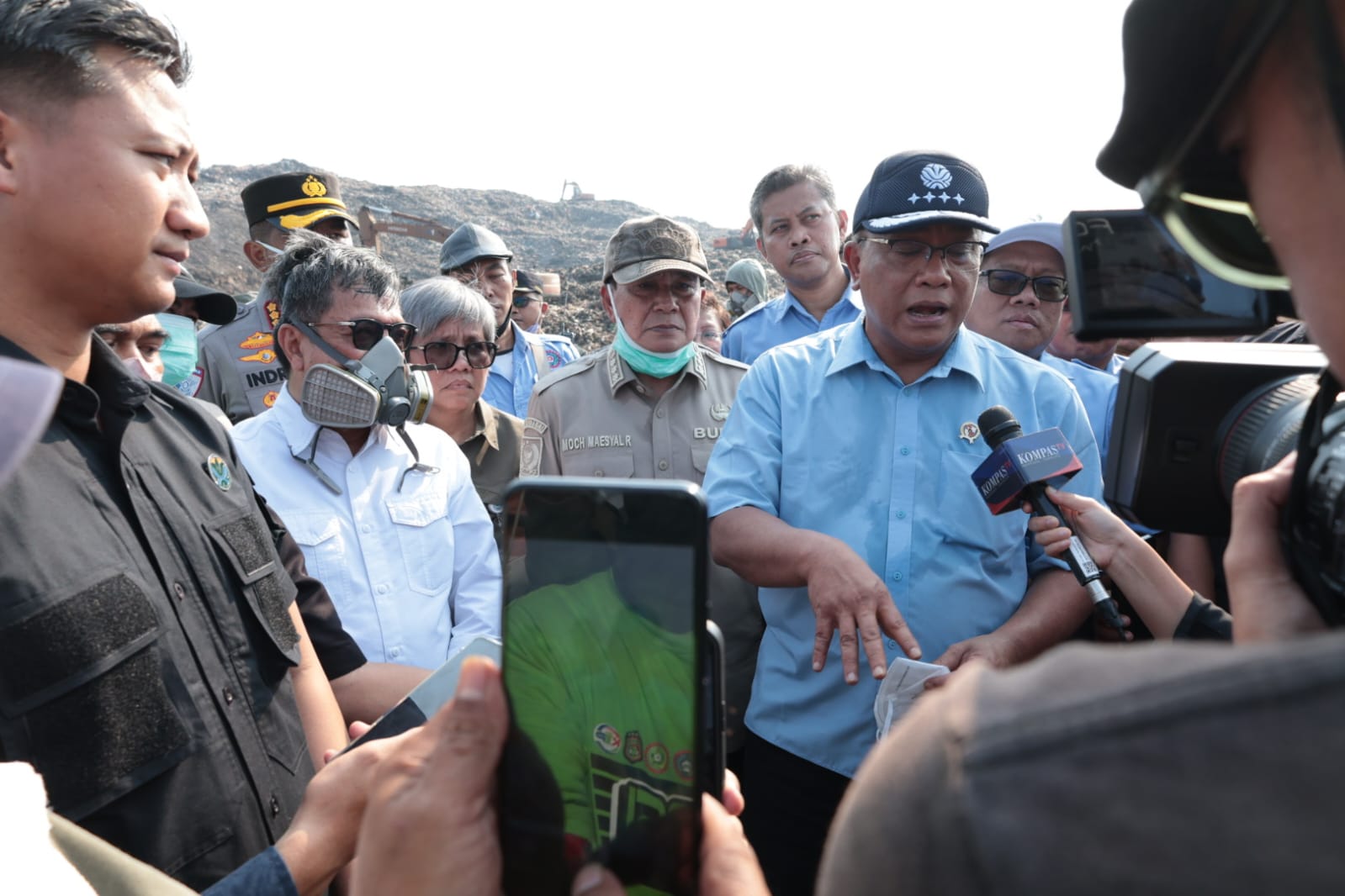 Menteri LH Jumhur Hidayat dan Bupati Maesyal tinjau kebakaran TPA Jatiwaringin Tangerang