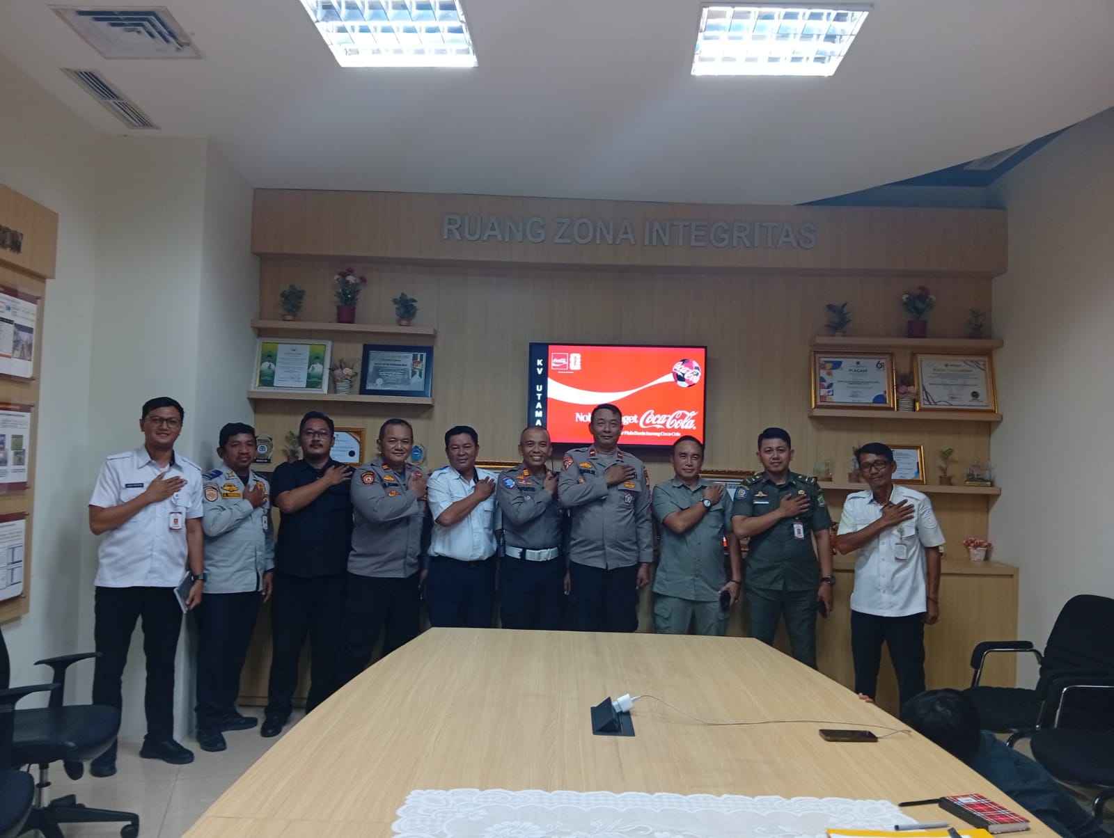 Foto bersama peserta rakor pengamanan nobar Piala Dunia Polres Metro Tangerang Kota