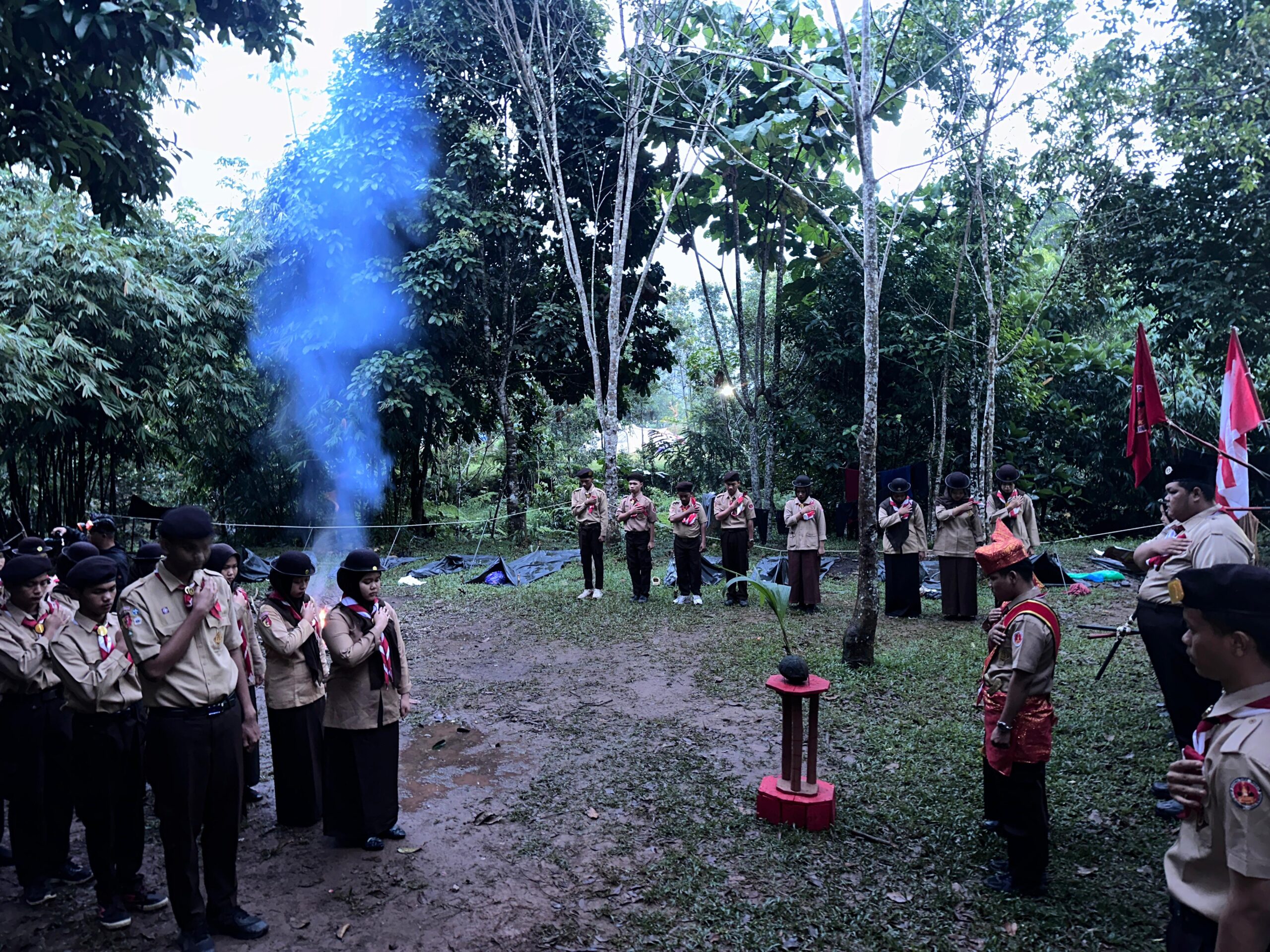 Upacara pelantikan Pramuka UNDHARI di Harau Valley Camp dengan suasana alam terbuka Lima Puluh Kota 2026