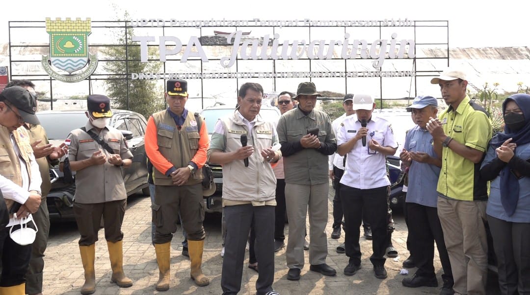 Bupati Tangerang Moch Maesyal Rasyid pimpin doa bersama di TPA Jatiwaringin