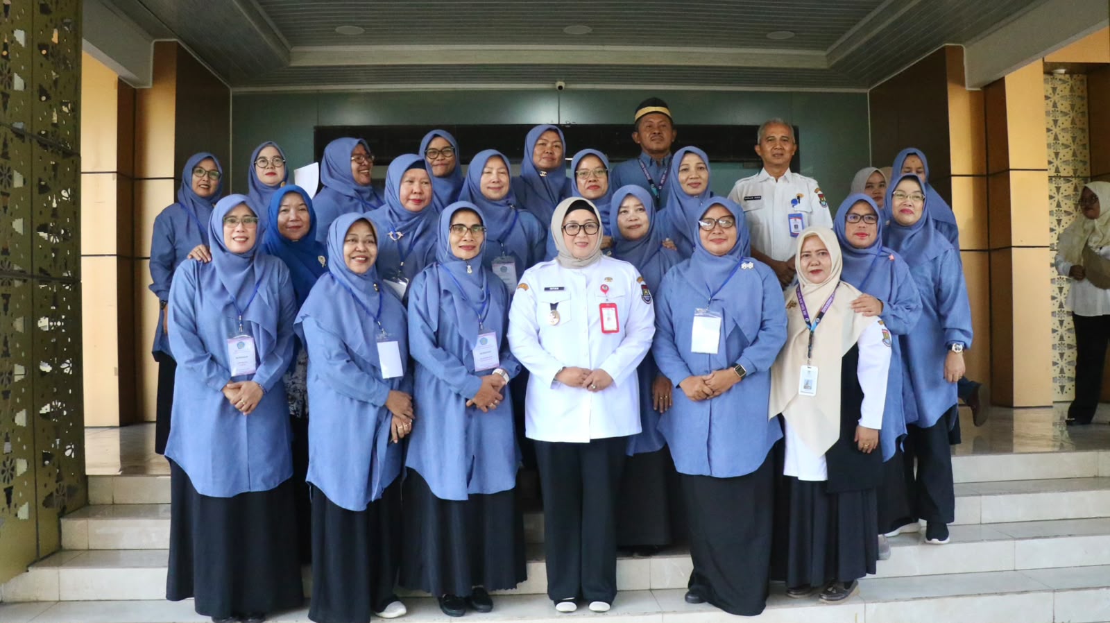 Wabup Intan foto bersama guru PAUD peserta workshop di Puspemkab Tangerang