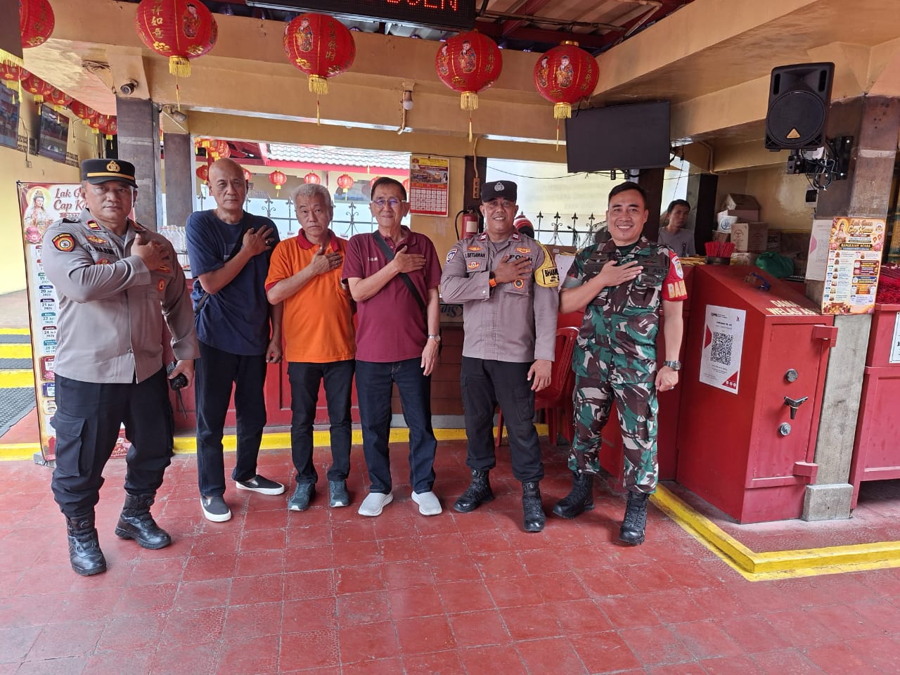 Umat Buddha peringati hari suci Dewi Kwan Im di Vihara Boen Tek Bio