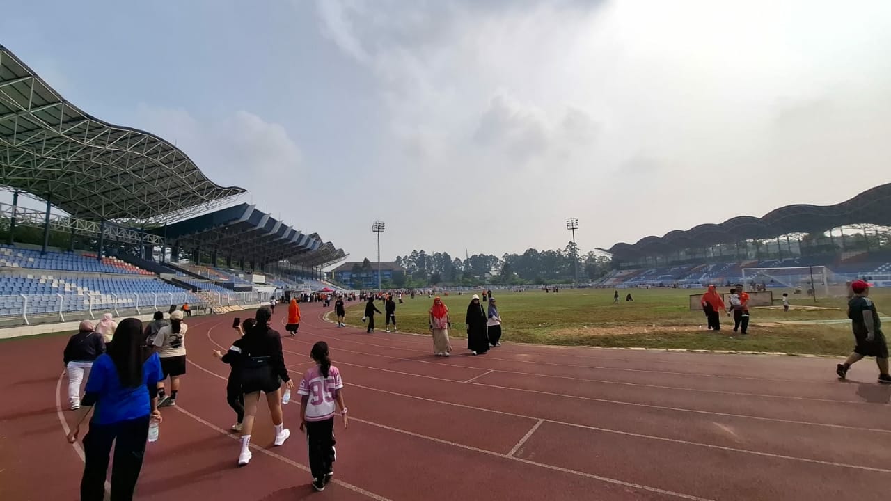 Kader PKS Kota Tangerang berjalan santai di Stadion Benteng Reborn usai Apel Siaga