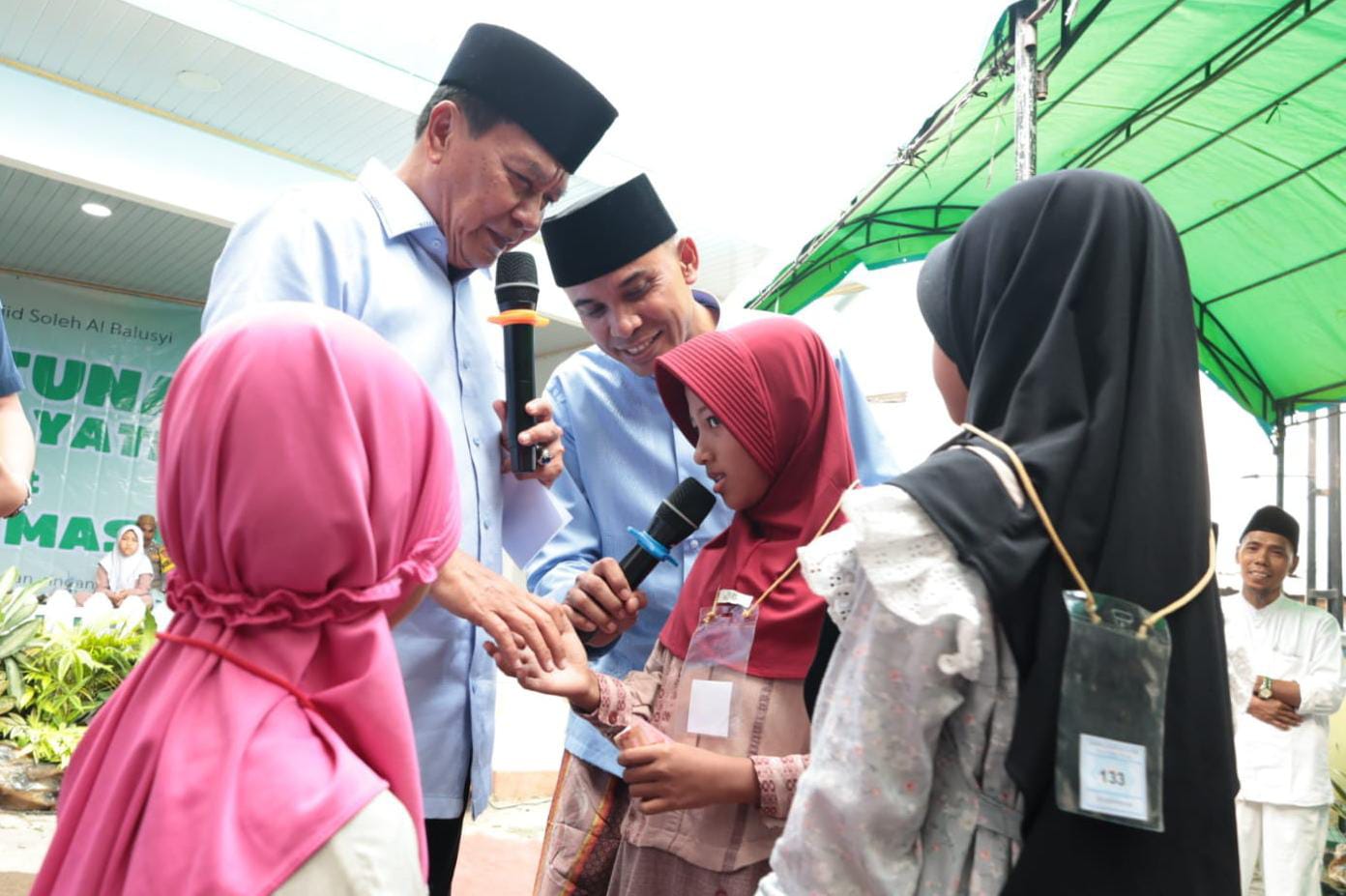 Santunan anak yatim Masjid Sholeh Al Balusyi Sindang Jaya oleh Bupati Tangerang