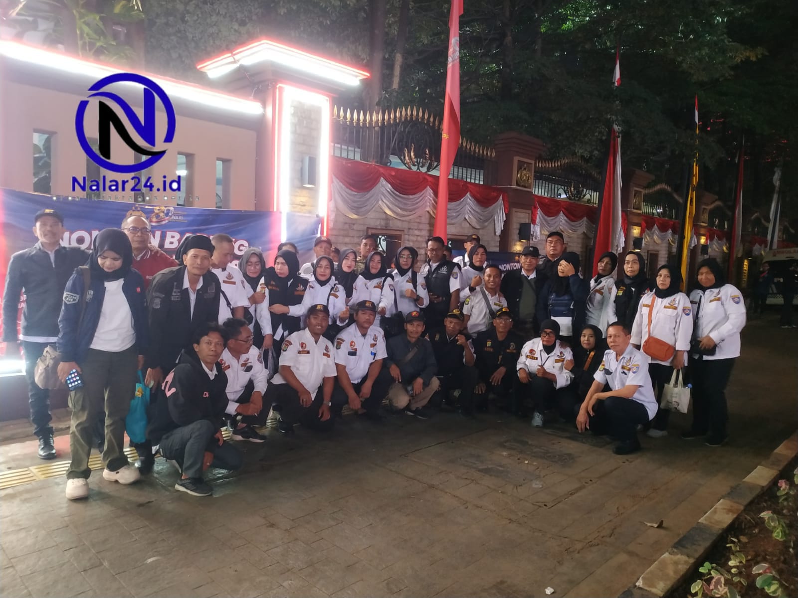 Anggota Pokdarkamtibmas Polsek Ciledug saat nobar di Mabes Polri