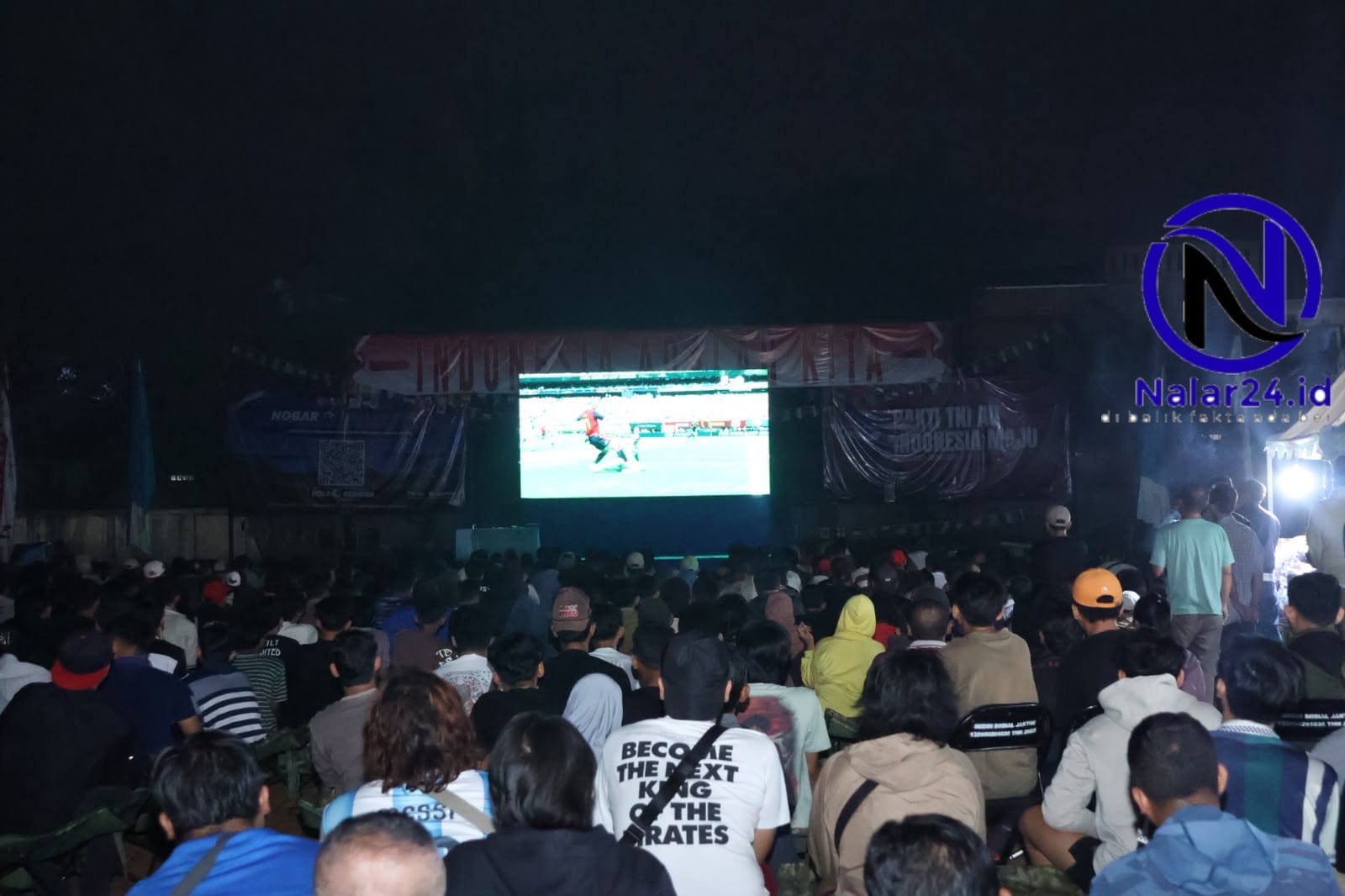 Ribuan warga nobar final Piala Dunia 2026 Argentina vs Spanyol di Lapangan Lubang Buaya Jakarta Timur