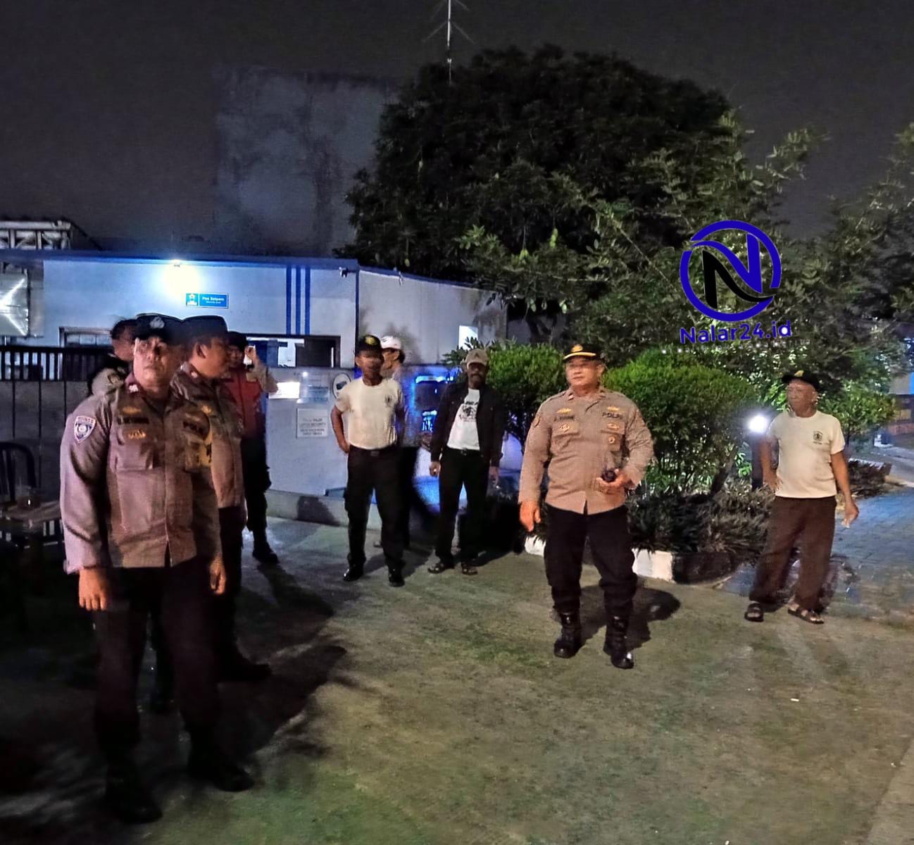 Patroli Cipta Kondisi Polsek Tangerang di Pos Pantau Buaran Indah tengah malam