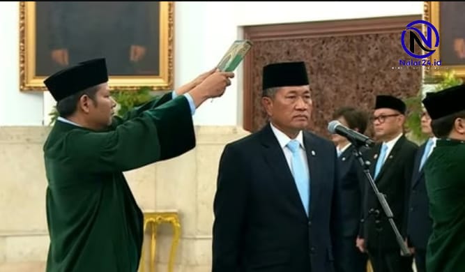 pengambilan sumpah Donny Ermawan Taufanto sebagai Gubernur Universitas Republik Indonesia di Istana Kepresidenan