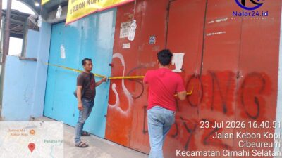 warga lihat lokasi police line dugaan tramadol cimahi