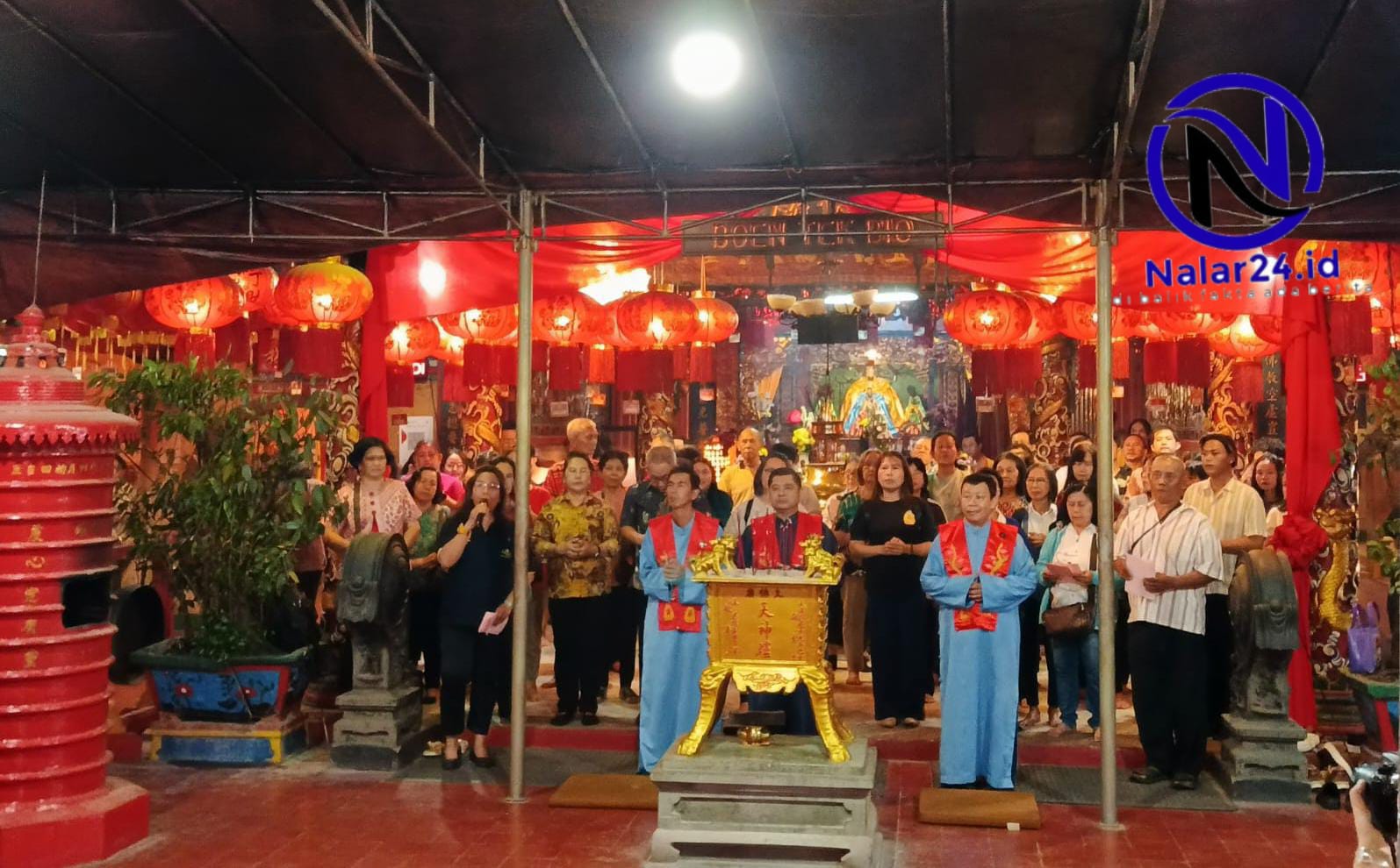 ibadah lak gwee cap it vihara boen tek bio`