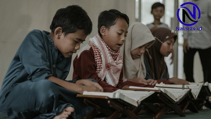 Anak laki-laki dan perempuan sedang mengaji tanda sudah baligh menurut syariat Islam
