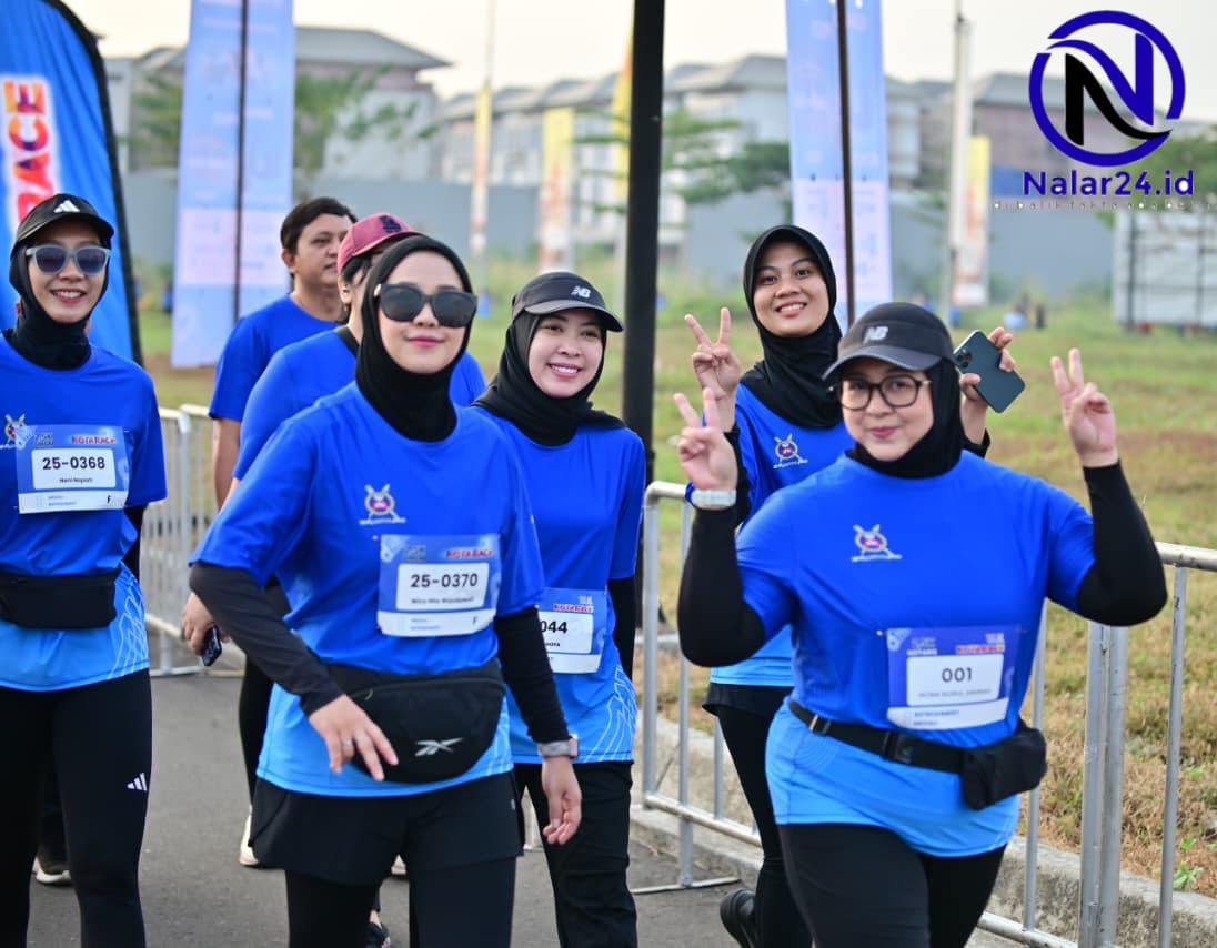 Peserta NotaRace 2026 dan Wakil bupati Tangerang intan Nurul Hikmah ikut serta memakai kaos biru