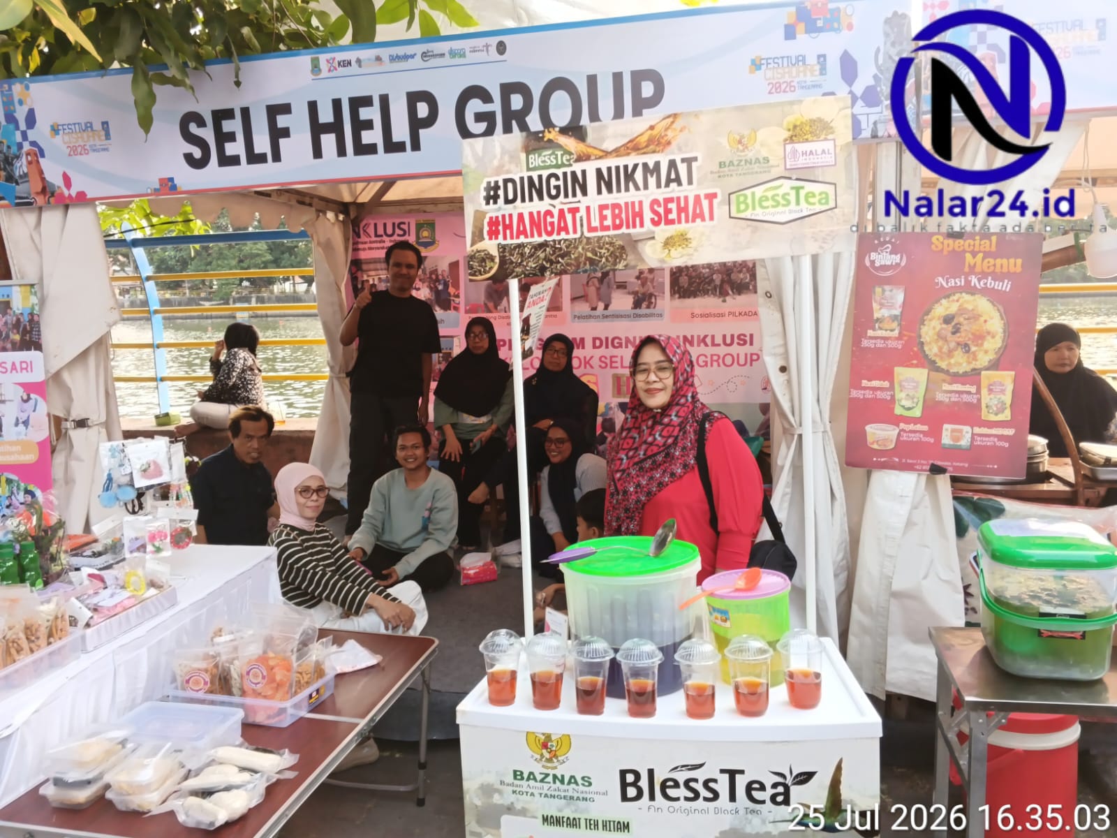Stand Self Help Group SHG menjual produk UMKM di Festival Cisadane 2026`
