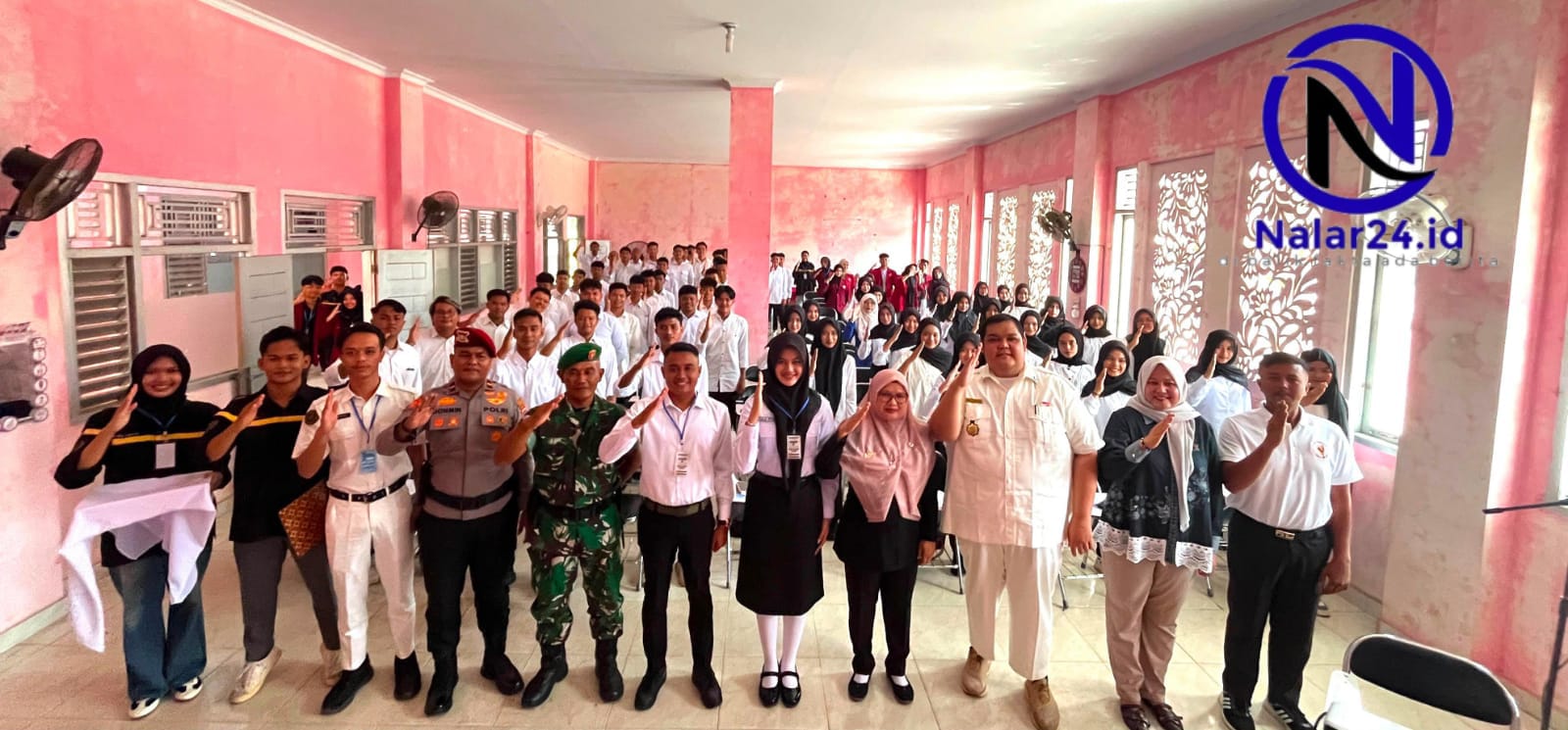 Foto bersama peserta dan instruktur TOT 2026 Paskibra UNDHARI PPI DPPI Dharmasraya