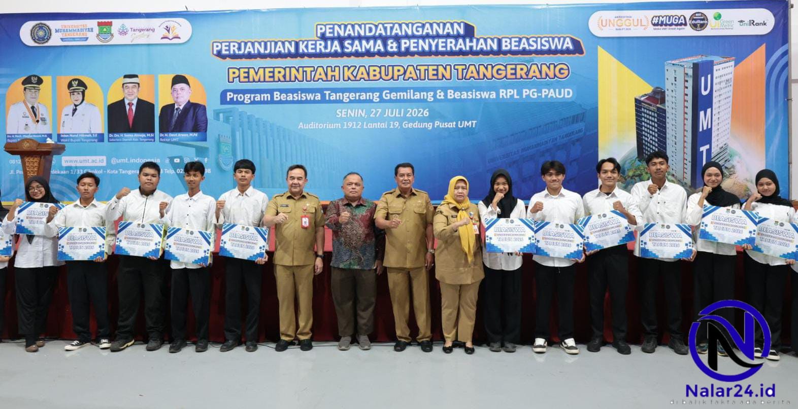 Penyerahan Beasiswa Tangerang Gemilang kepada mahasiswa di Universitas Muhammadiyah Tangerang`