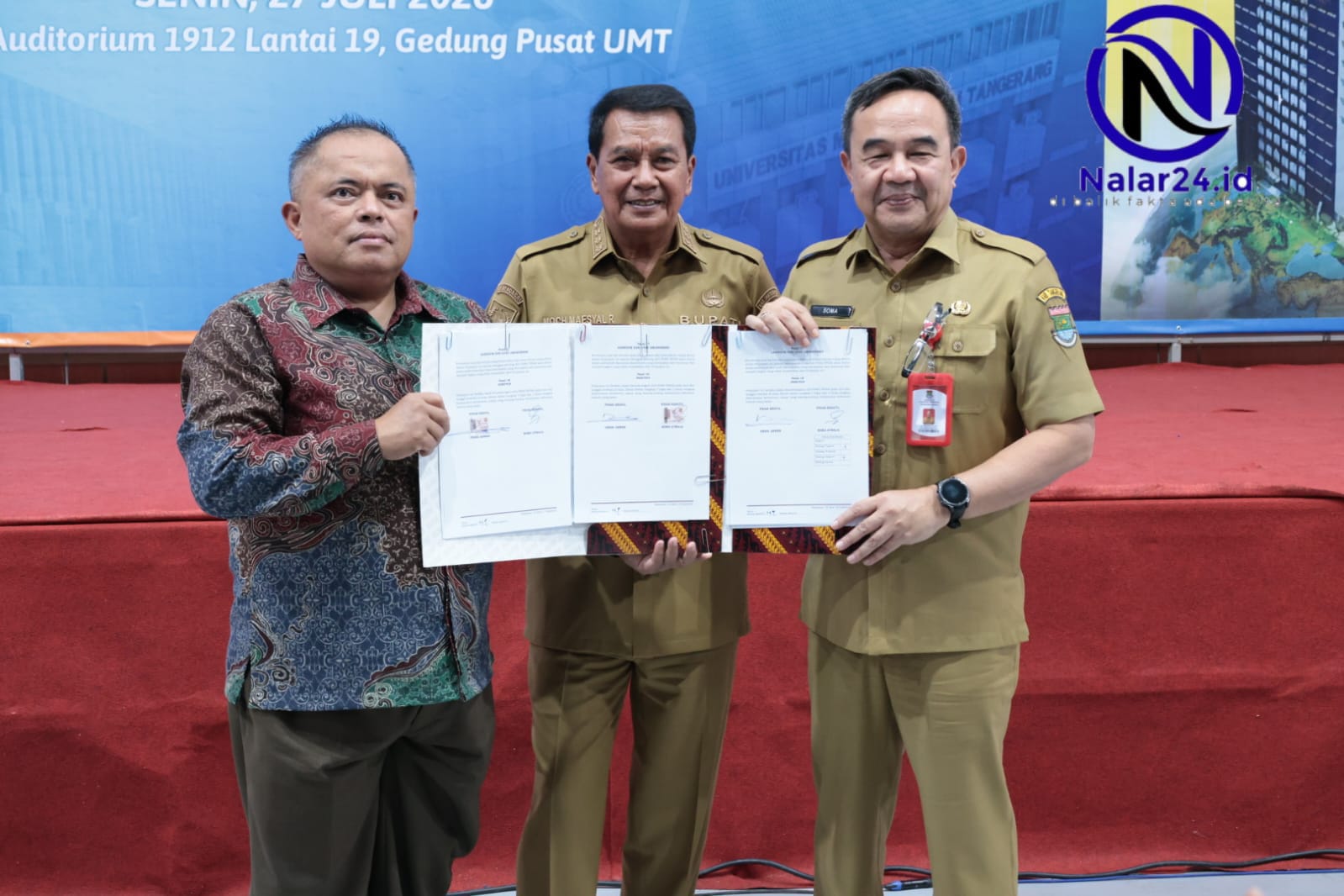 Bupati Tangerang Moch. Maesyal Rasyid didampingi Sekda Tangerang Soma Arifudin dan Rektor UMT Dr. H. Desri Arwen