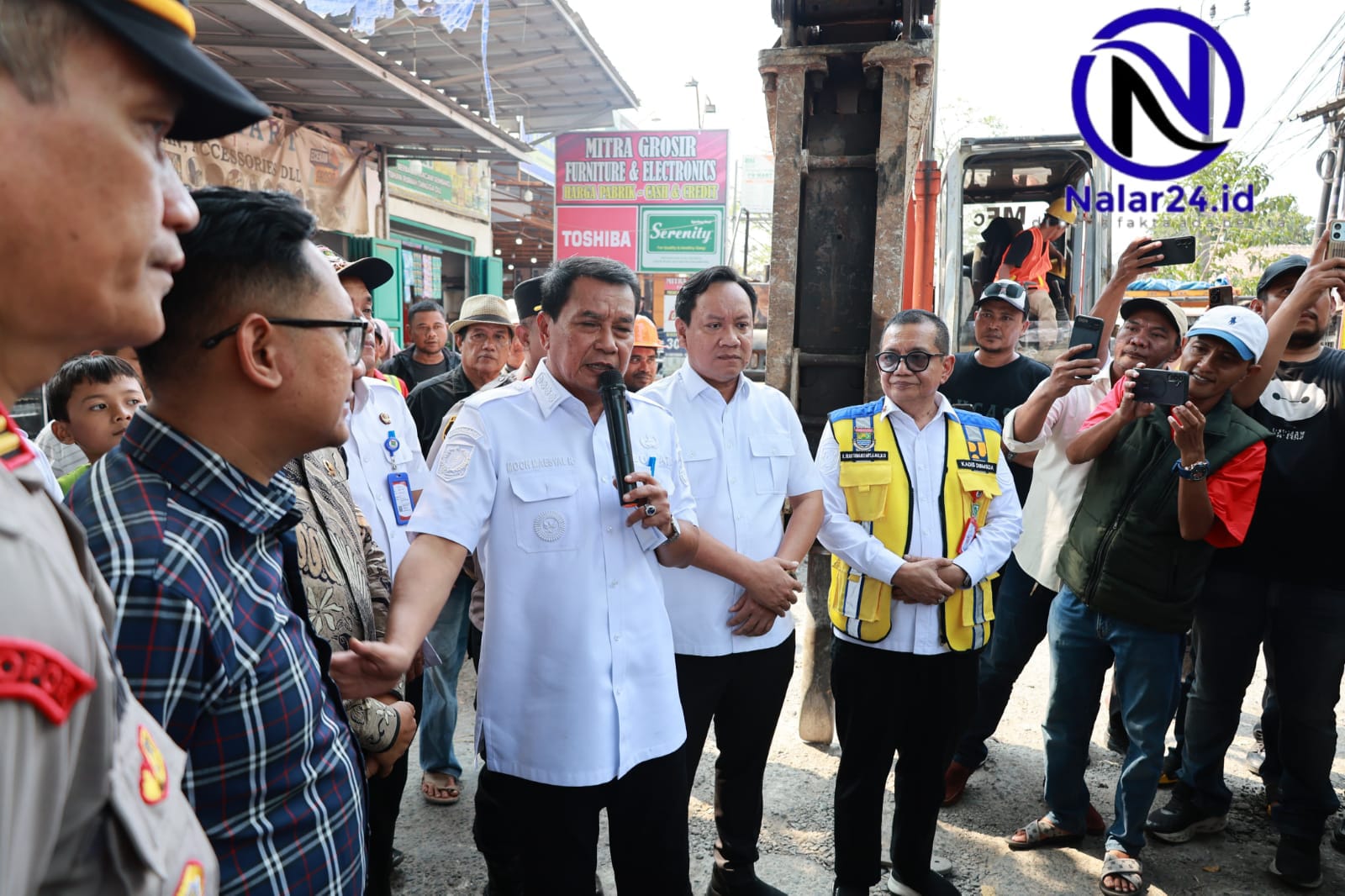 bupati maesyal dialog warga rekonstruksi jalan utara tangerang