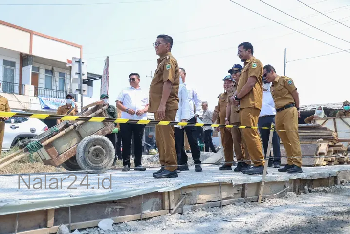 Gubernur Andra Soni tinjau rekonstruksi Jalan Teluknaga Dadap Kabupaten Tangerang
