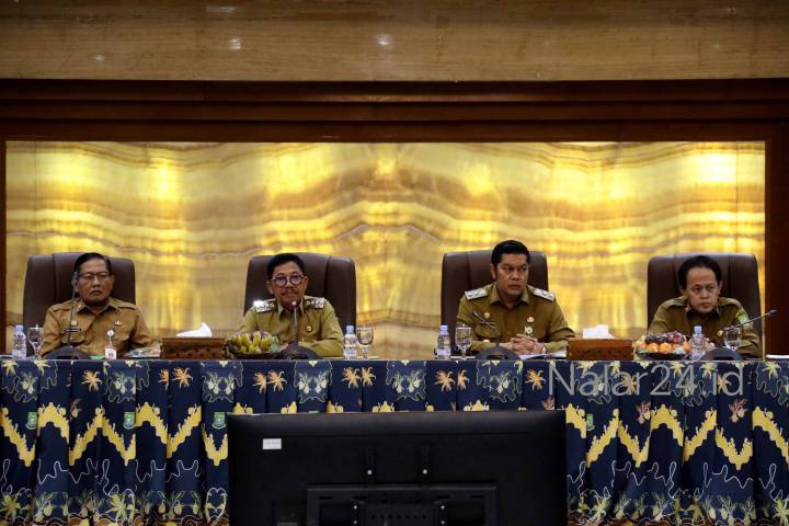 Wali Kota Tangerang H. Sachrudin memimpin Rapat Evaluasi Kewilayahan di Ruang Akhlakul Karimah