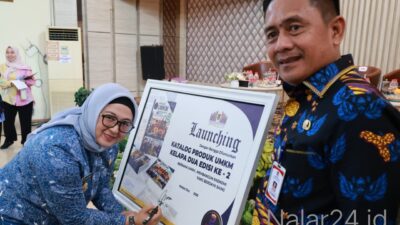 Wabup Tangerang Intan Nurul Hikmah dan Camat Kelapa Dua saat peluncuran katalog UMKM edisi kedua