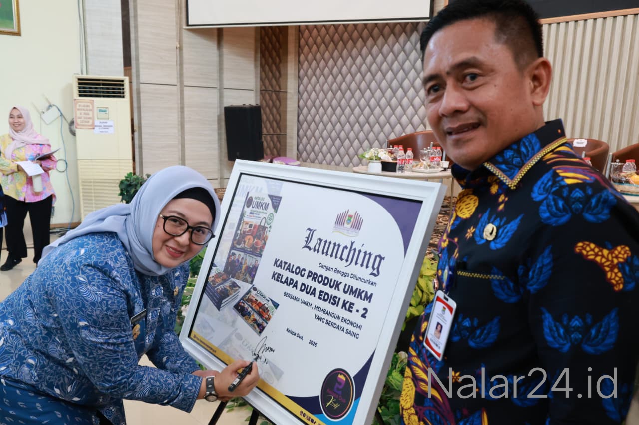 Wabup Tangerang Intan Nurul Hikmah dan Camat Kelapa Dua saat peluncuran katalog UMKM edisi kedua