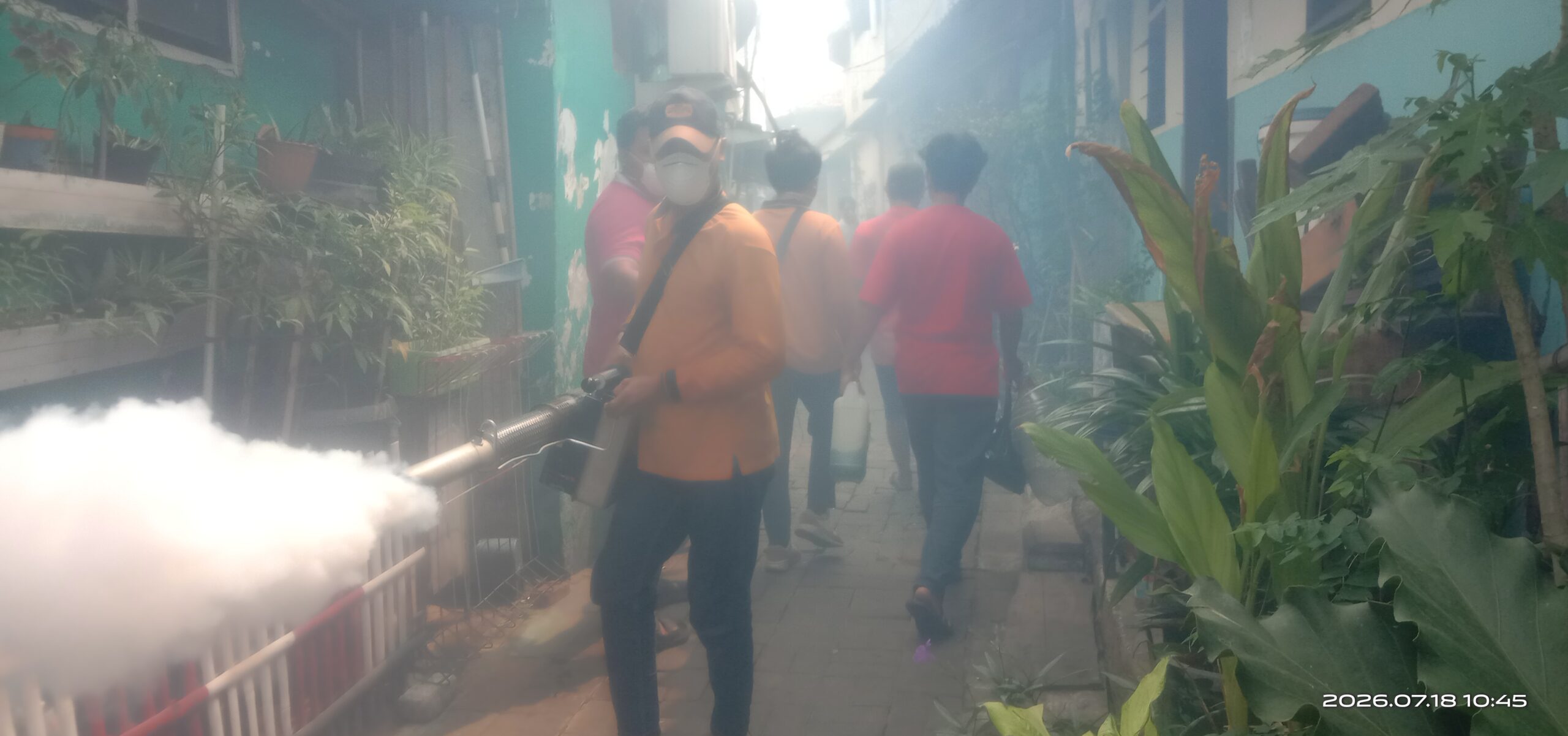Fogging 310 rumah di RT 04 RW 02 Kelurahan Babakan Kota Tangerang cegah DBD