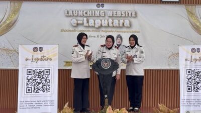 Tiga petugas Lapas Perempuan Tangerang saat meresmikan layanan e-Laputara