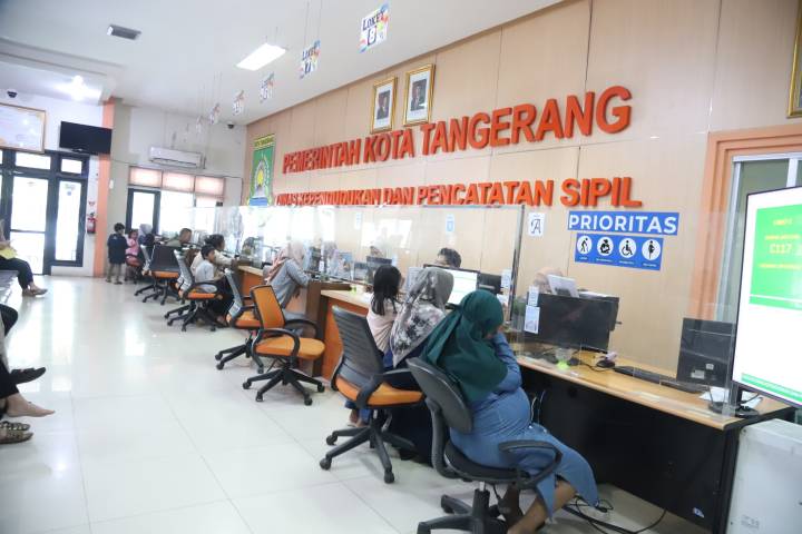 Pelayanan Disdukcapil Kota Tangerang. Warga kini bisa urus pindah domisili online lewat Sobat Dukcapil