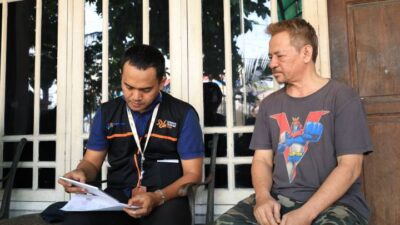 Petugas BPS melakukan pendataan Sensus Ekonomi 2026 kepada pelaku usaha di Kota Tangerang