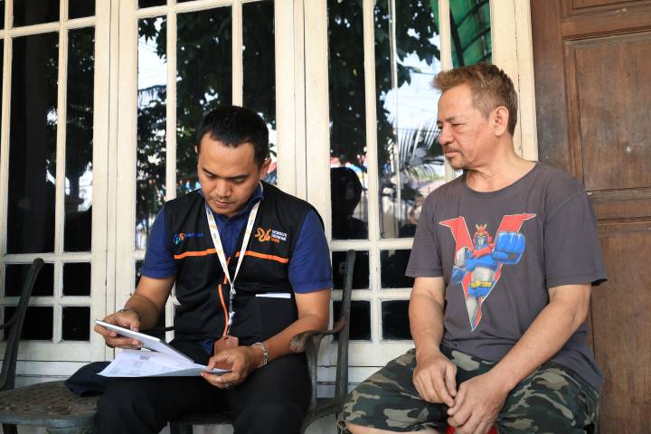 Petugas BPS melakukan pendataan Sensus Ekonomi 2026 kepada pelaku usaha di Kota Tangerang
