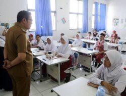 Wakil Wali Kota Maryono Tinjau MPLS di 3 SMP Negeri, Tekankan Peran Orang Tua
