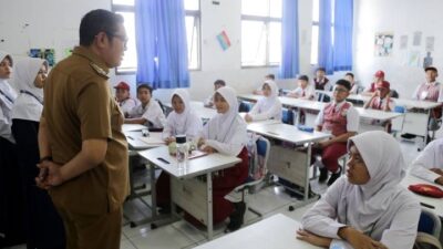 Wakil Wali Kota Maryono Tinjau MPLS di 3 SMP Negeri, Tekankan Peran Orang Tua