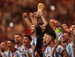 KEMPES, MARADONA, MESSI JUARA!  TAPI RAKYAT ARGENTINA TETAP MISKIN?