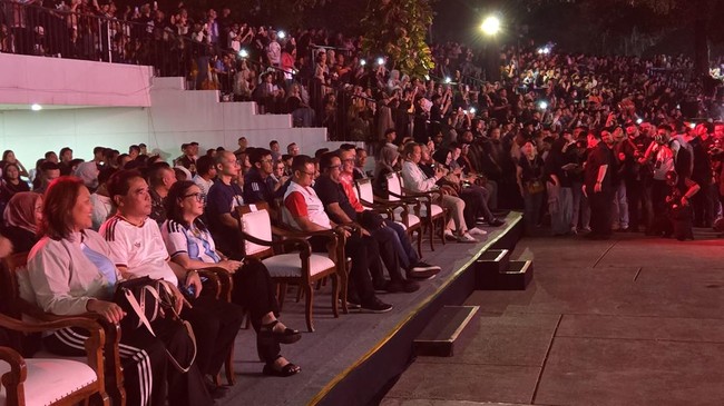 Warga nobar final Piala Dunia 2026 di Lapangan Banteng Jakarta